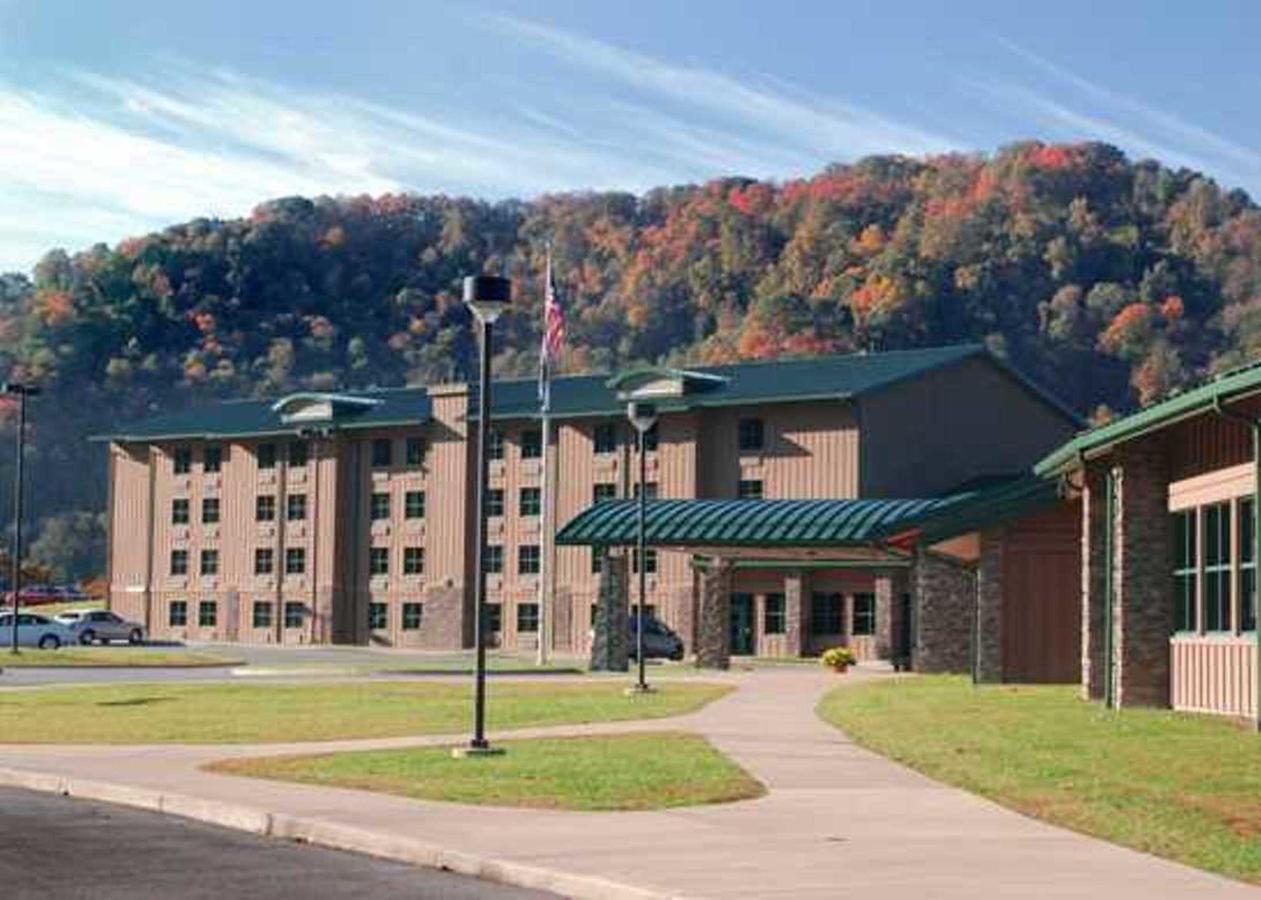 Chief Logan Lodge Hotel & Conference Exterior foto
